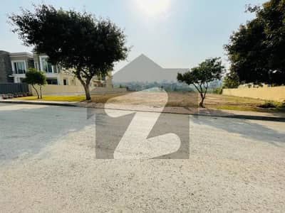 بحریہ گرینز۔ اوورسیز انکلیو - سیکٹر 1 بحریہ گرینز۔ اوورسیز انکلیو,بحریہ ٹاؤن فیز 8,بحریہ ٹاؤن راولپنڈی,راولپنڈی میں 2 کنال رہائشی پلاٹ 7.5 کروڑ میں برائے فروخت۔