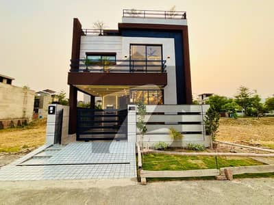 Stylish 5 Marla House With Solid Construction