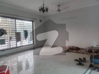 1 Kanal House Available for Rent