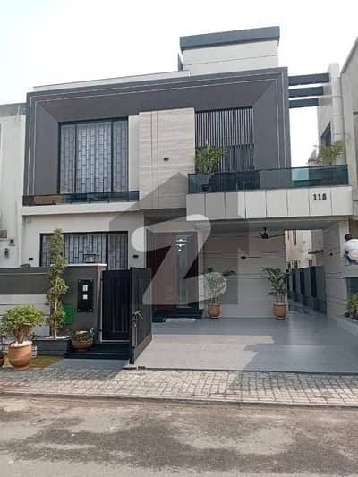 بحریہ ٹاؤن سیکٹر ای بحریہ ٹاؤن,لاہور میں 5 کمروں کا 10 مرلہ مکان 3.1 کروڑ میں برائے فروخت۔