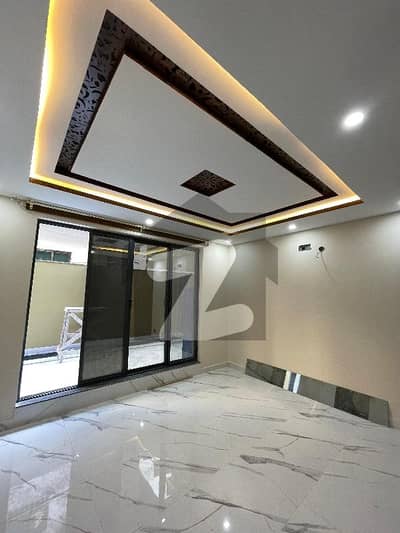 HOUSE FOR SALE SECTOR F 10 SIZE ONE KANAL TOP LOCATION LIVEABLE HOUSE