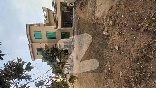 بنی گالہ اسلام آباد میں 6 کمروں کا 2 کنال مکان 2.8 لاکھ میں کرایہ پر دستیاب ہے۔