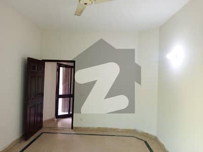 ڈی ایچ اے فیز 4 - بلاک ایفایف فیز 4,ڈیفنس (ڈی ایچ اے),لاہور میں 3 کمروں کا 1 کنال بالائی پورشن 1.1 لاکھ میں کرایہ پر دستیاب ہے۔