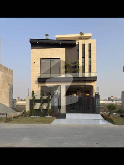 ڈی ایچ اے 9 ٹاؤن ڈیفنس (ڈی ایچ اے),لاہور میں 3 کمروں کا 5 مرلہ مکان 1.95 کروڑ میں برائے فروخت۔