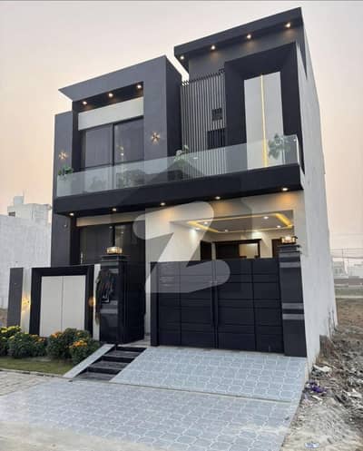 ڈی ایچ اے 9 ٹاؤن ۔ بلاک سی ڈی ایچ اے 9 ٹاؤن,ڈیفنس (ڈی ایچ اے),لاہور میں 3 کمروں کا 5 مرلہ مکان 2.45 کروڑ میں برائے فروخت۔