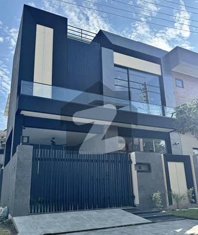 ڈی ایچ اے 9 ٹاؤن ۔ بلاک بی ڈی ایچ اے 9 ٹاؤن,ڈیفنس (ڈی ایچ اے),لاہور میں 3 کمروں کا 5 مرلہ مکان 2.35 کروڑ میں برائے فروخت۔