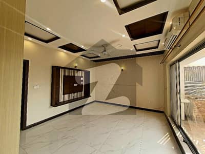 ڈی ایچ اے فیز 6 ڈیفنس (ڈی ایچ اے),لاہور میں 3 کمروں کا 1 کنال زیریں پورشن 1.7 لاکھ میں کرایہ پر دستیاب ہے۔