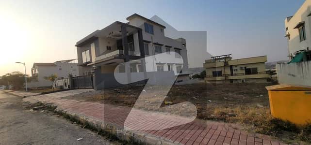 بحریہ ٹاؤن فیز 8 ۔ بلاک اے بحریہ ٹاؤن فیز 8,بحریہ ٹاؤن راولپنڈی,راولپنڈی میں 1 کنال رہائشی پلاٹ 1.9 کروڑ میں برائے فروخت۔