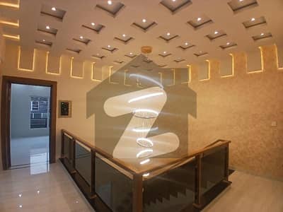 ایڈن ویلی فیصل آباد میں 4 کمروں کا 7 مرلہ مکان 4.1 کروڑ میں برائے فروخت۔