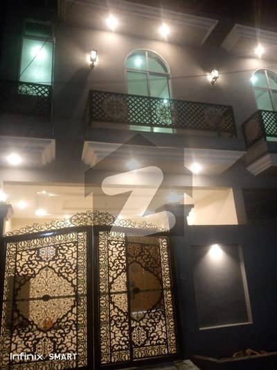 نیو سُپر ٹاؤن لاہور میں 4 کمروں کا 5 مرلہ مکان 2.6 کروڑ میں برائے فروخت۔