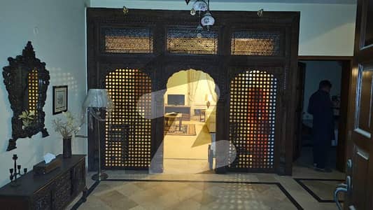 ڈی ایچ اے فیز 2 ڈیفنس (ڈی ایچ اے),لاہور میں 4 کمروں کا 1 کنال مکان 2.5 لاکھ میں کرایہ پر دستیاب ہے۔