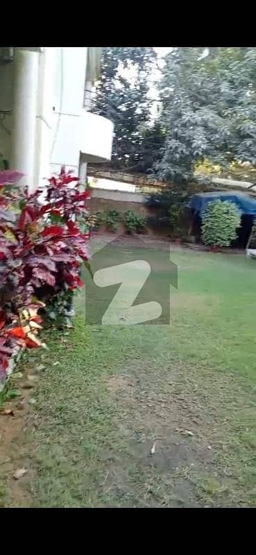 1000 Yards Beautiful Bungalow For Rent in PECHS Block 2 Ideal For IT Companies