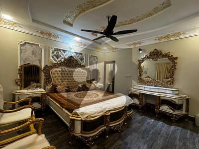 جوہر ٹاؤن لاہور میں 4 کمروں کا 12 مرلہ مکان 4.5 کروڑ میں برائے فروخت۔