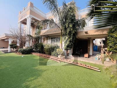 ڈی ایچ اے فیز 3 ڈیفنس (ڈی ایچ اے),لاہور میں 7 کمروں کا 2 کنال مکان 8.25 لاکھ میں کرایہ پر دستیاب ہے۔