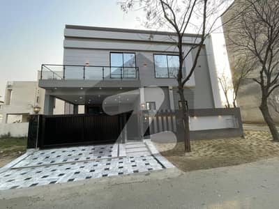 ڈی ایچ اے 11 رہبر فیز 2 ڈی ایچ اے 11 رہبر,لاہور میں 5 کمروں کا 8 مرلہ مکان 3.85 کروڑ میں برائے فروخت۔