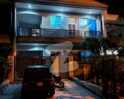 جی ۔ 11/1 جی ۔ 11,اسلام آباد میں 4 کمروں کا 8 مرلہ مکان 7.25 کروڑ میں برائے فروخت۔