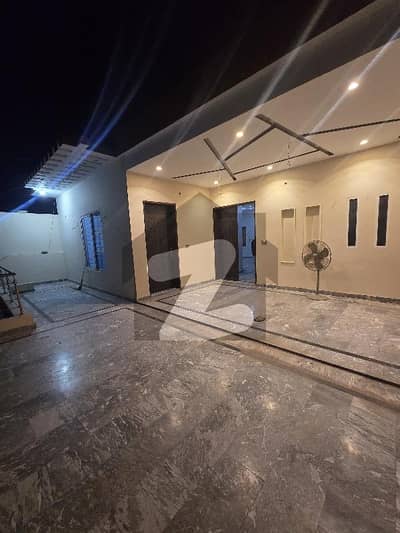 ملتان پبلک سکول روڈ ملتان میں 3 کمروں کا 12 مرلہ مکان 45.0 ہزار میں کرایہ پر دستیاب ہے۔