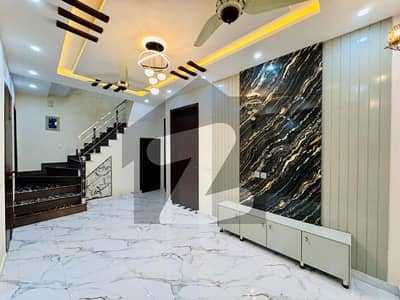 فارمانئیٹس ہاؤسنگ سکیم لاہور میں 3 کمروں کا 5 مرلہ مکان 1.7 کروڑ میں برائے فروخت۔