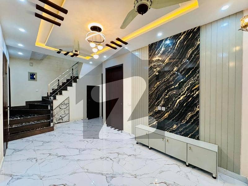 فارمانئیٹس ہاؤسنگ سکیم لاہور میں 3 کمروں کا 5 مرلہ مکان 1.7 کروڑ میں برائے فروخت۔ فارمانئیٹس ہاؤسنگ سکیم لاہور میں 3 کمروں کا 5 مرلہ مکان 1.7 کروڑ میں برائے فروخت۔