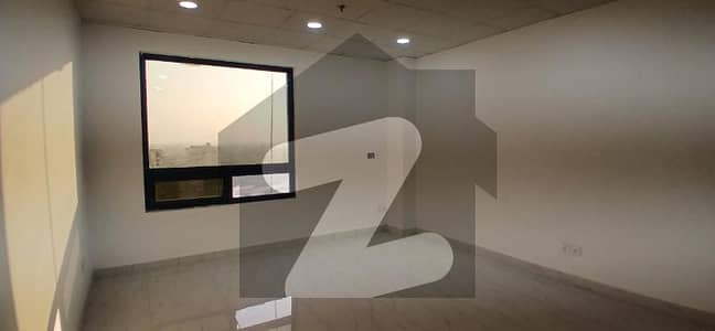 گرینڈ سکوئر مال مین بلیوارڈ گلبرگ,گلبرگ,لاہور میں 4 مرلہ دفتر 1.45 لاکھ میں کرایہ پر دستیاب ہے۔