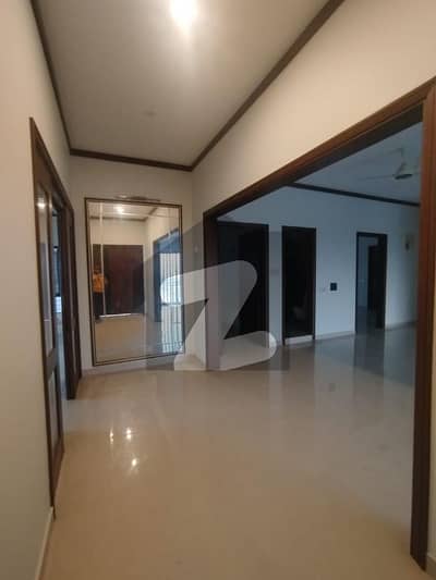 ڈی ایچ اے فیز 8 ڈی ایچ اے ڈیفینس,کراچی میں 7 کمروں کا 1 کنال مکان 7.75 لاکھ میں کرایہ پر دستیاب ہے۔