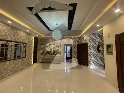 ڈی ایچ اے فیز 5 ڈیفنس (ڈی ایچ اے),لاہور میں 3 کمروں کا 1 کنال بالائی پورشن 1.5 لاکھ میں کرایہ پر دستیاب ہے۔