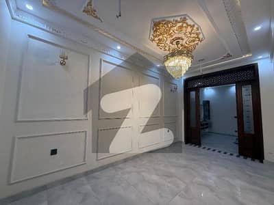 سبزہ زار سکیم لاہور میں 6 کمروں کا 5 مرلہ مکان 3.25 کروڑ میں برائے فروخت۔