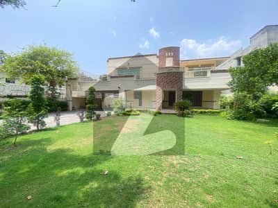 ایف ۔ 7 اسلام آباد میں 6 کمروں کا 3 کنال مکان 13.0 لاکھ میں کرایہ پر دستیاب ہے۔