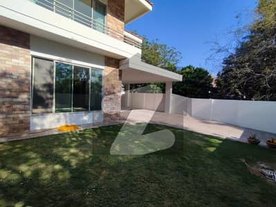 Elegant 07-Bedrooms triple-storey 777 sq yrds house for rent in F-8