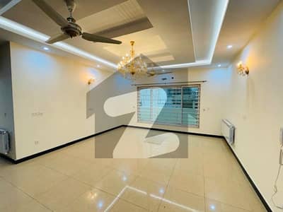 ایف ۔ 7 اسلام آباد میں 9 کمروں کا 1 کنال مکان 9.0 لاکھ میں کرایہ پر دستیاب ہے۔