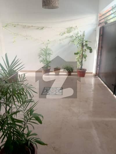 Independent One Unit Silent Commercial Banglow 7 Rooms Corner