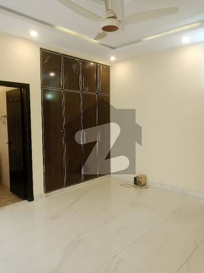 ڈی ایچ اے فیز 6 ڈیفنس (ڈی ایچ اے),لاہور میں 3 کمروں کا 1 کنال بالائی پورشن 1.1 لاکھ میں کرایہ پر دستیاب ہے۔