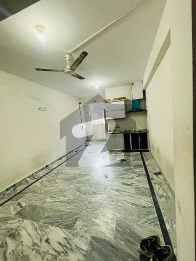 آئی ۔ 12 اسلام آباد میں 2 کمروں کا 4 مرلہ فلیٹ 60.0 لاکھ میں برائے فروخت۔