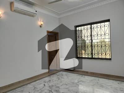 upper portion 3 bed available