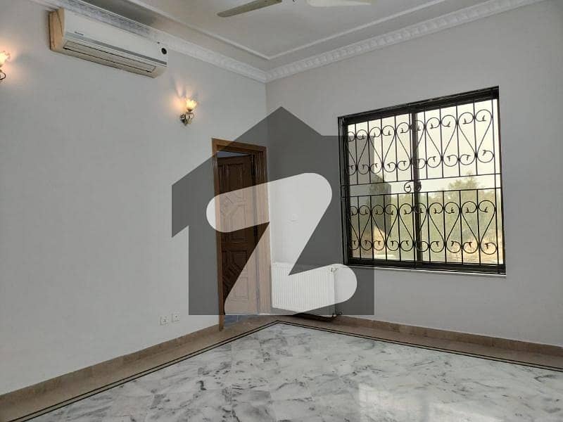 upper portion 3 bed available upper portion 3 bed available