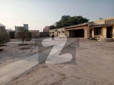 Prime Location Bosan Road Farm House Sized 3 Kanal Is Available