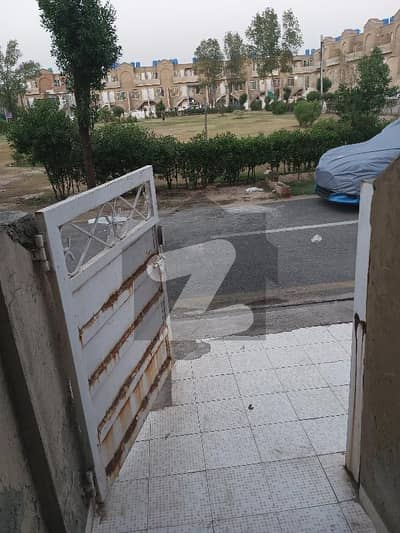 ایڈن آباد ایکسٹینشن 1 - بلاک ڈی ایڈن آباد ایکسٹینشن 1,ایڈن,لاہور میں 2 کمروں کا 3 مرلہ فلیٹ 24.0 ہزار میں کرایہ پر دستیاب ہے۔