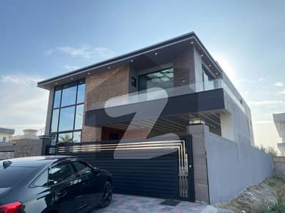 Canal Ultra-Luxury Designer House For Sale Main Boulevard F-17