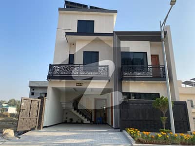 فیصل ٹاؤن فیز 1 فیصل ٹاؤن - ایف ۔ 18,اسلام آباد میں 4 کمروں کا 5 مرلہ مکان 2.3 کروڑ میں برائے فروخت۔