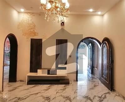 گلبرگ لاہور میں 5 کمروں کا 1 کنال مکان 5.5 لاکھ میں کرایہ پر دستیاب ہے۔