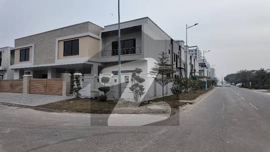 عسکری 10 - سیکٹر ایس عسکری 10,عسکری,لاہور میں 5 کمروں کا 15 مرلہ مکان 9.7 کروڑ میں برائے فروخت۔