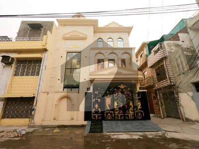 سمن آباد لاہور میں 6 کمروں کا 6 مرلہ مکان 3.8 کروڑ میں برائے فروخت۔