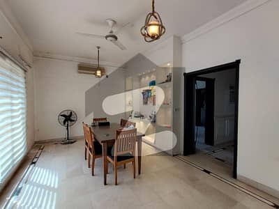 ڈی ایچ اے فیز 3 ڈیفنس (ڈی ایچ اے),لاہور میں 5 کمروں کا 1 کنال مکان 2.7 لاکھ میں کرایہ پر دستیاب ہے۔