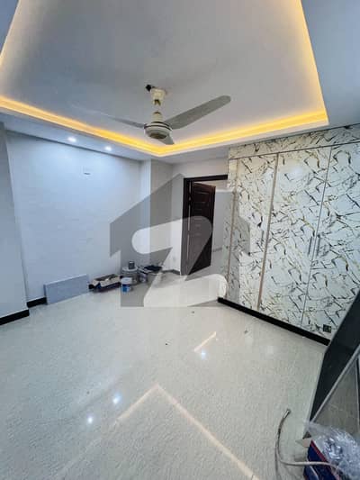 بحریہ ٹاؤن فیز 8 ۔ رفیع بلاک بحریہ ٹاؤن فیز 8,بحریہ ٹاؤن راولپنڈی,راولپنڈی میں 1 کمرے کا 2 مرلہ فلیٹ 48.0 لاکھ میں برائے فروخت۔