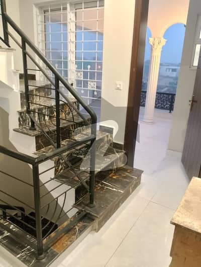 ڈی ایچ اے فیز 4 ڈیفنس (ڈی ایچ اے),لاہور میں 3 کمروں کا 10 مرلہ بالائی پورشن 95.0 ہزار میں کرایہ پر دستیاب ہے۔