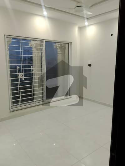 ڈی ایچ اے فیز 4 ڈیفنس (ڈی ایچ اے),لاہور میں 3 کمروں کا 10 مرلہ بالائی پورشن 95.0 ہزار میں کرایہ پر دستیاب ہے۔