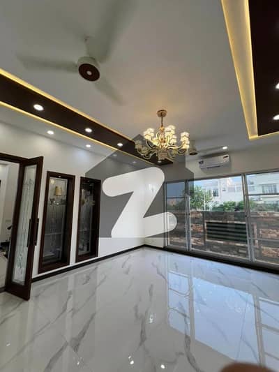 Prime Location 1000 Square Yards House For sale In The Perfect Location Of Bahria Town - Precinct 7