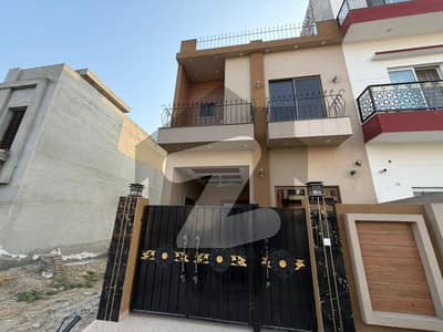 3.5 Marla Full House for Rent with Spacious Car Garage in C Block, Central Park Housing Scheme Lahore