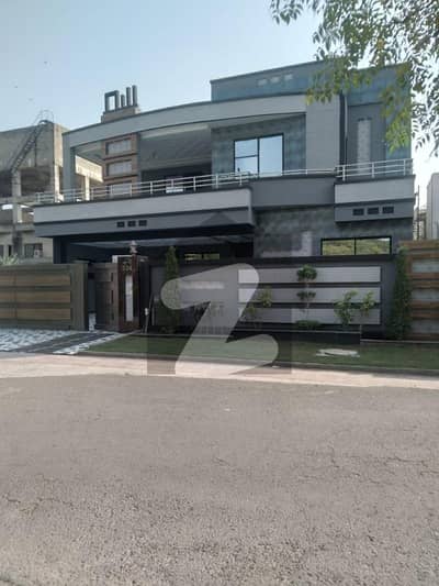 ڈی سی کالونی - چناب بلاک ڈی سی کالونی,گوجرانوالہ میں 6 کمروں کا 1 کنال مکان 6.5 کروڑ میں برائے فروخت۔ ڈی سی کالونی - چناب بلاک ڈی سی کالونی,گوجرانوالہ میں 6 کمروں کا 1 کنال مکان 6.5 کروڑ میں برائے فروخت۔