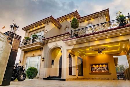 ڈی ایچ اے فیز 7 ڈیفنس (ڈی ایچ اے),لاہور میں 5 کمروں کا 1 کنال مکان 9.9 کروڑ میں برائے فروخت۔